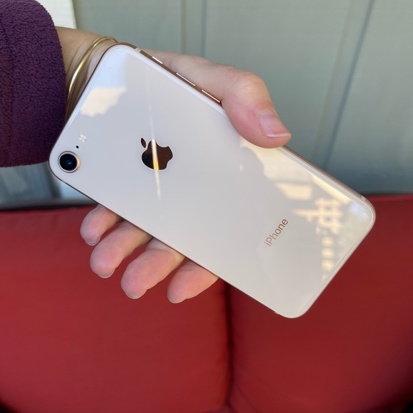 Like New iPhone 8 - Picture 7 of 9